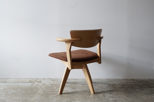 Awaza chair 腰の椅子